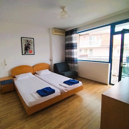 Lira Sto Apartments Pomorie Exterior foto