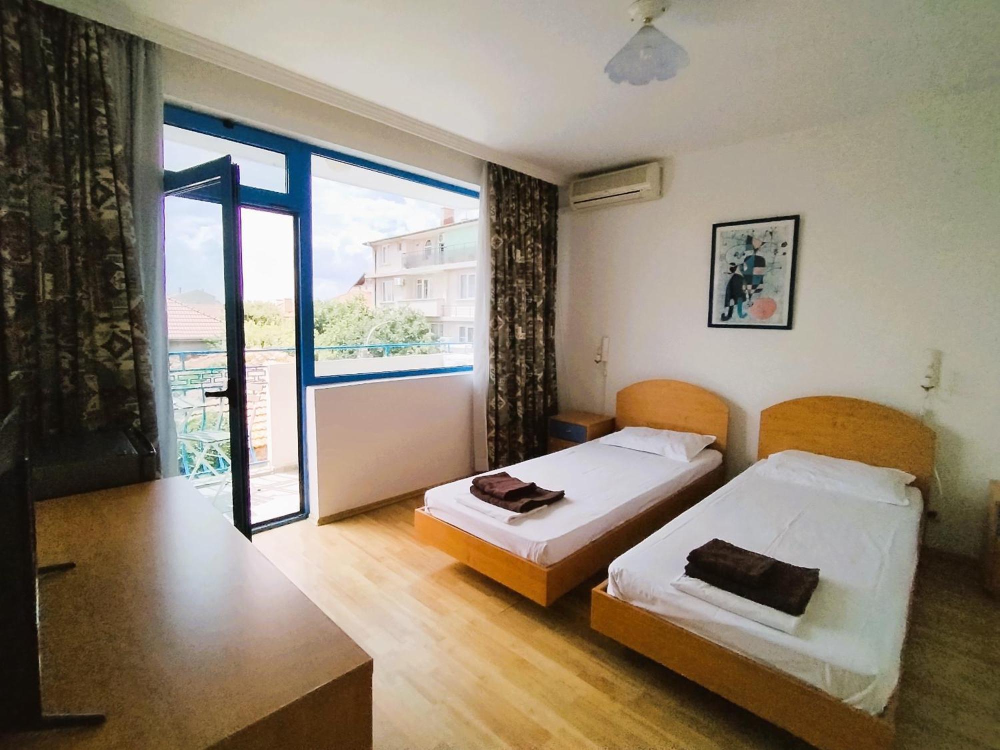 Lira Sto Apartments Pomorie Exterior foto
